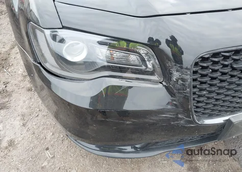 2017 Chrysler 300 300S Awd z USA, uszkodzony, nr VIN 2C3CCAGG0HH612840